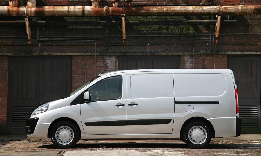  Peugeot Expert 2008 года  (фото 24 из 31)